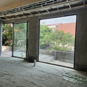 Proyek Pemasangan Aluminium dan Kaca