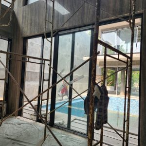 Proyek Pemasangan Aluminium dan Kaca