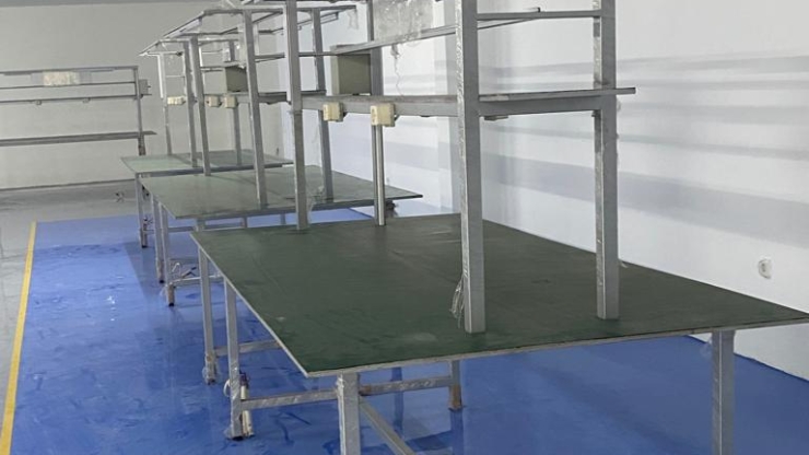 Tips Memilih Meja Produksi yang Tepat untuk Pabrik