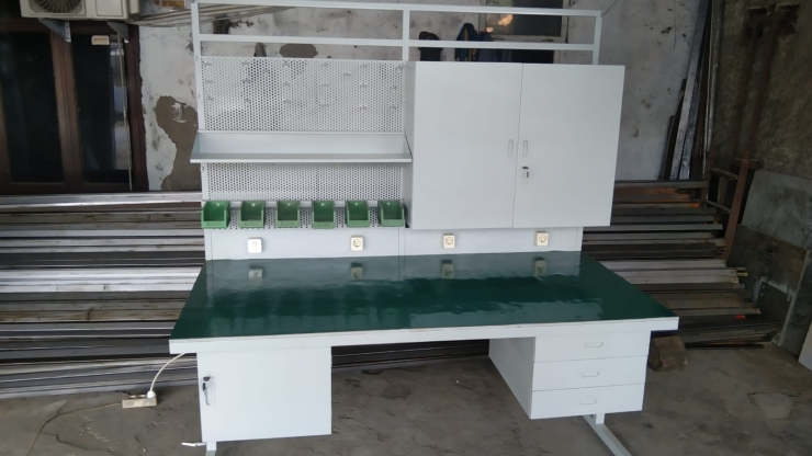 Jenis Meja Produksi Terbaik Sesuai Kebutuhan Industri