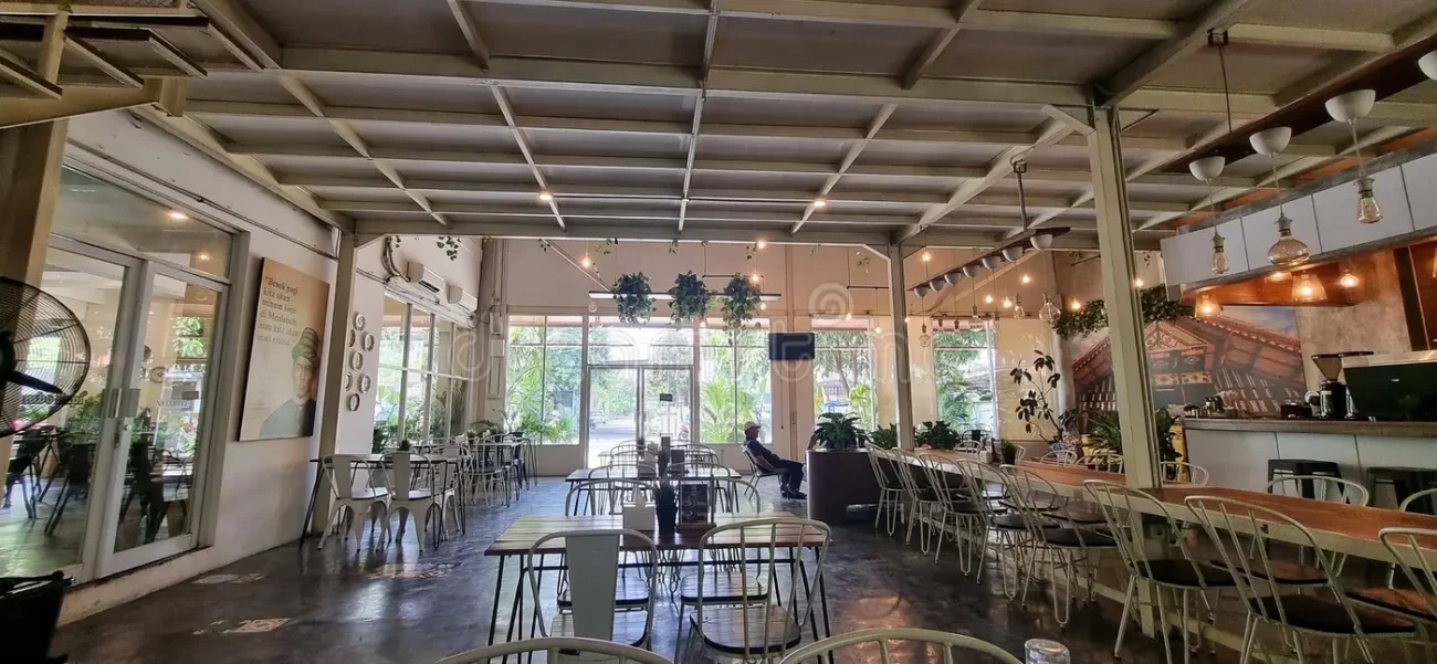 Desain Cafe Gaya Industrial Modern