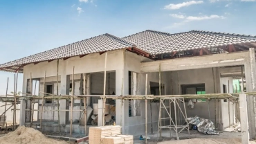Pinjaman Renovasi Rumah: KUR vs Kredit Bank, Mana Lebih Untung?